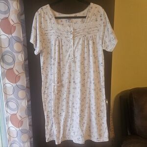 Floral Lace Trim Nightgown!